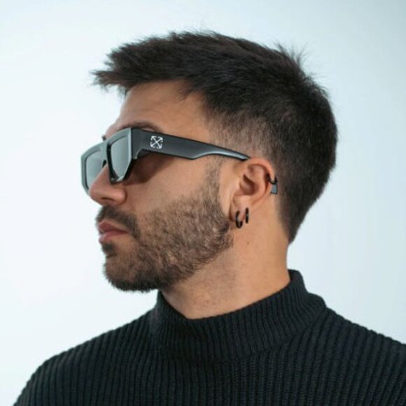 Off-White OERI13F VANCOUVER 0107 Sunglasses White Geometric Frame, Grey Lenses - Picture 6 of 12